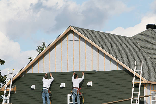 Professional Siding Installation technician working in Prospect, VA